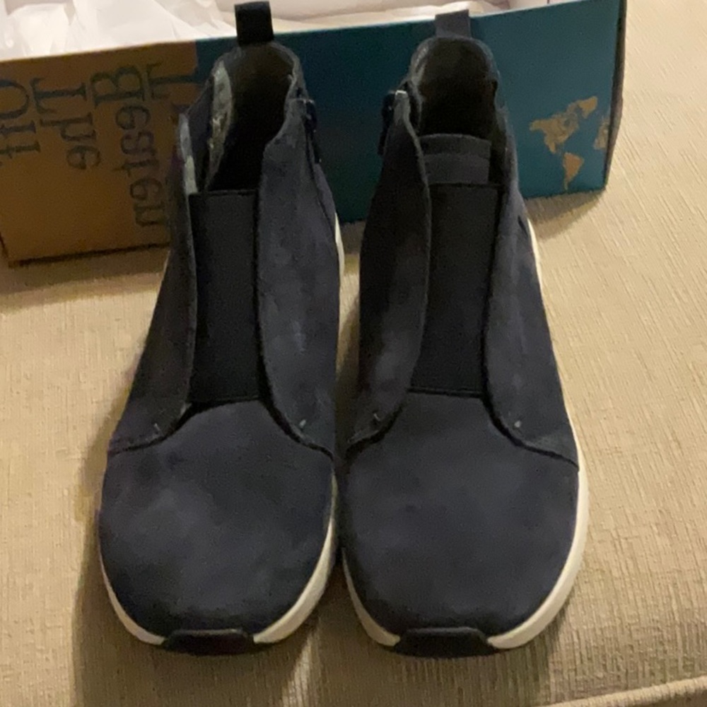 OTBT Bethel blue suede booties size 7 1/2